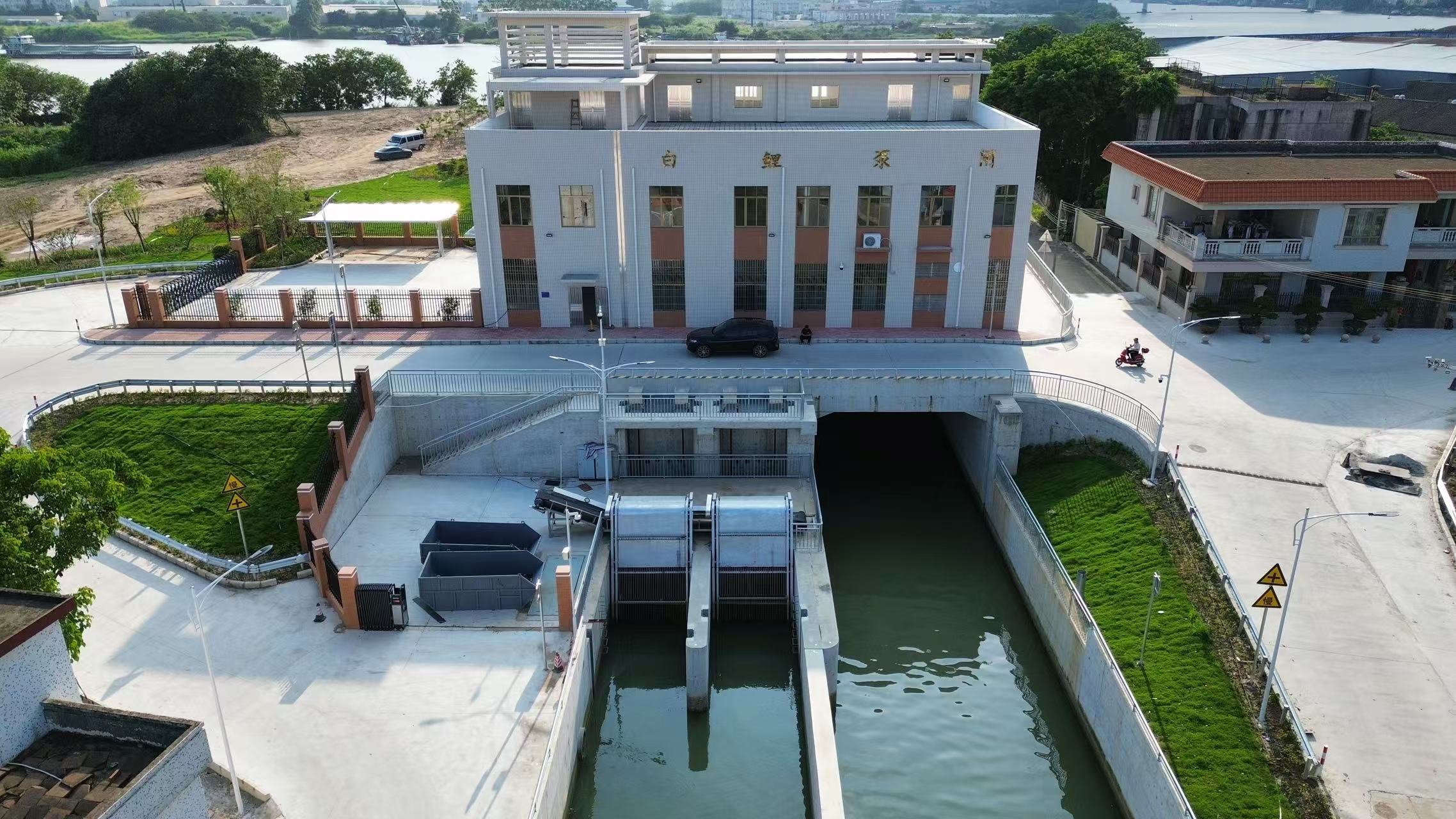 三角镇白里泵闸重建工程